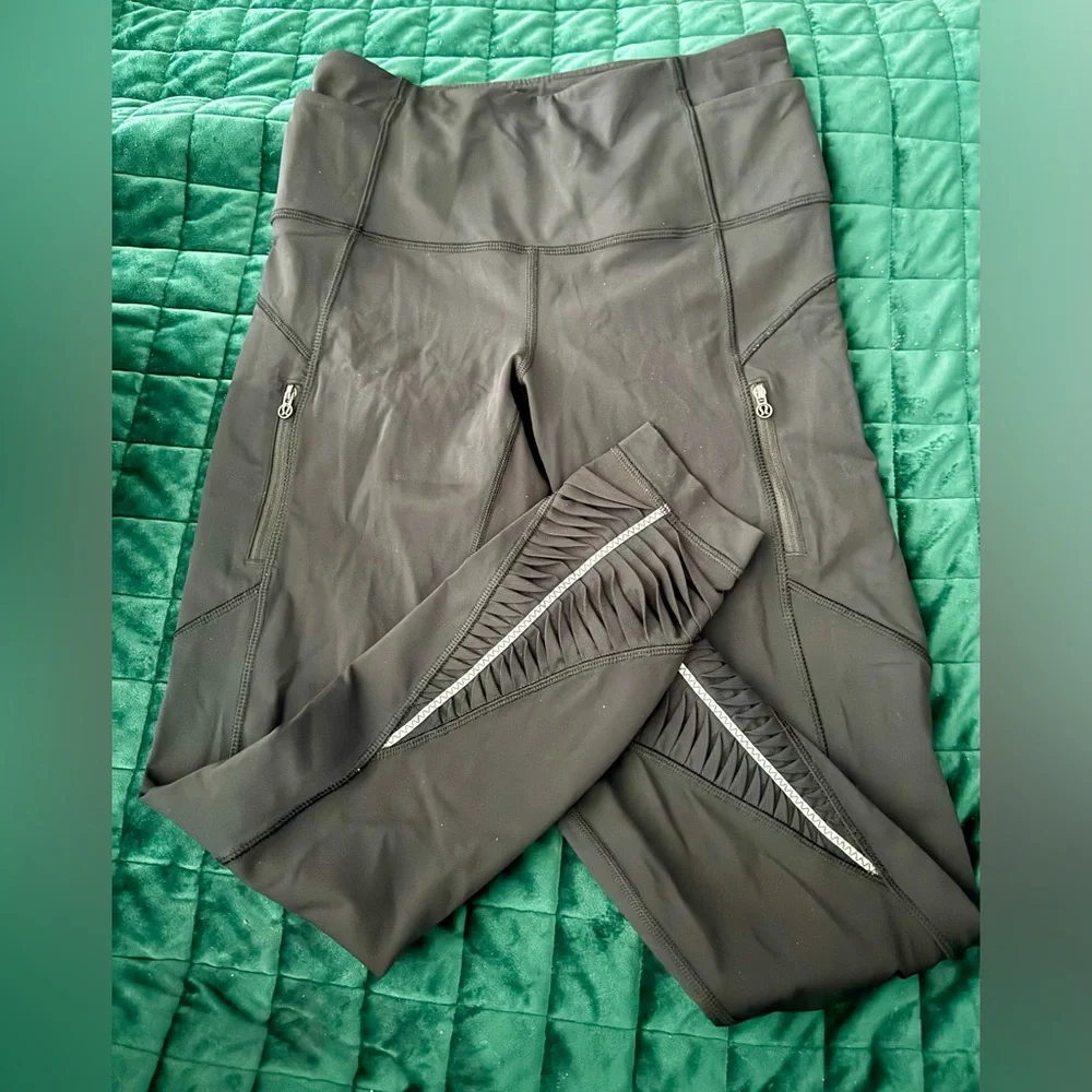 Lululemon Run Speed Tight‎ Black Reflective Zip Pocket Leggings 28”